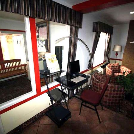 Norwood Inn Minneapolis Roseville Extérieur photo