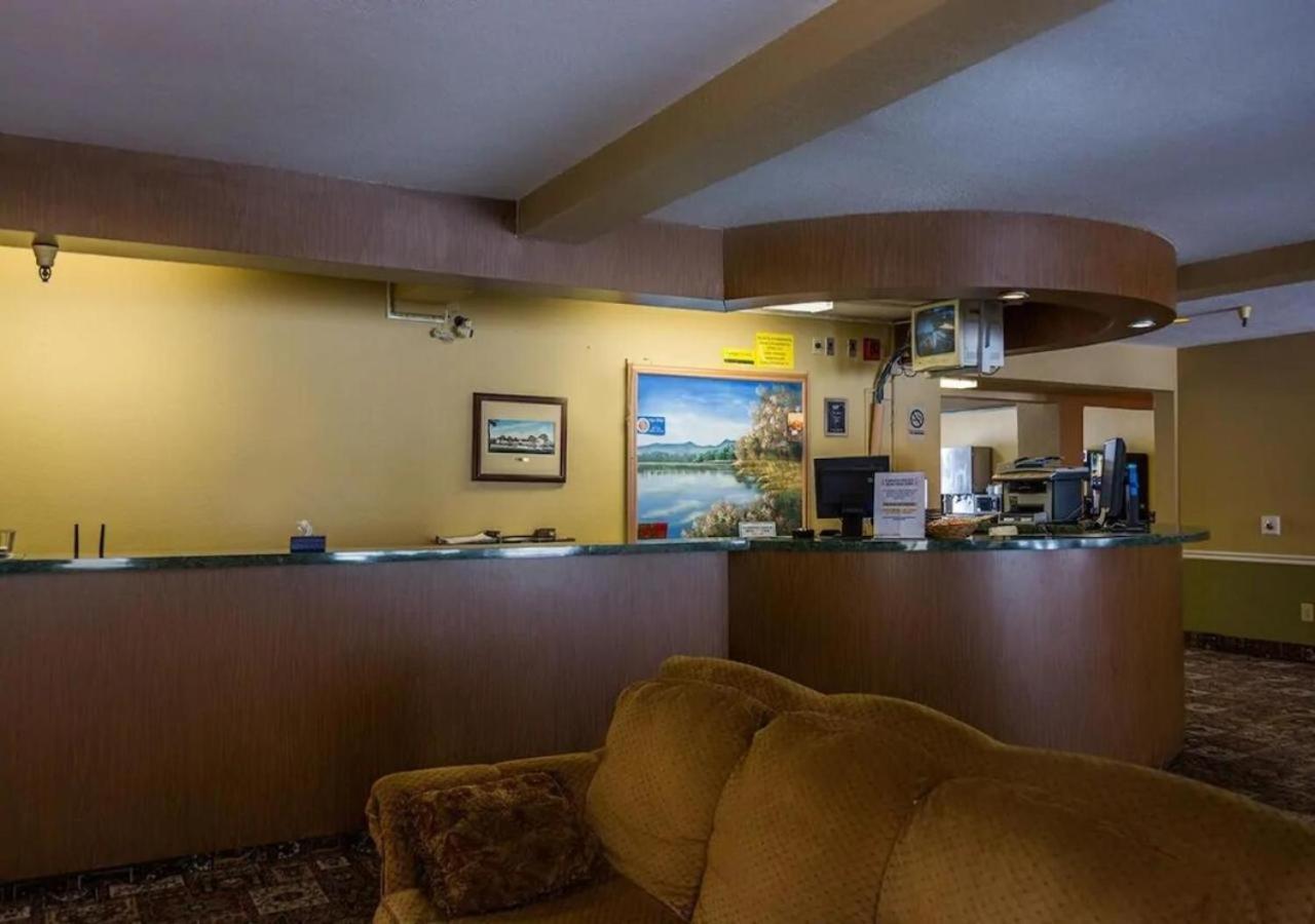 Norwood Inn Minneapolis Roseville Extérieur photo