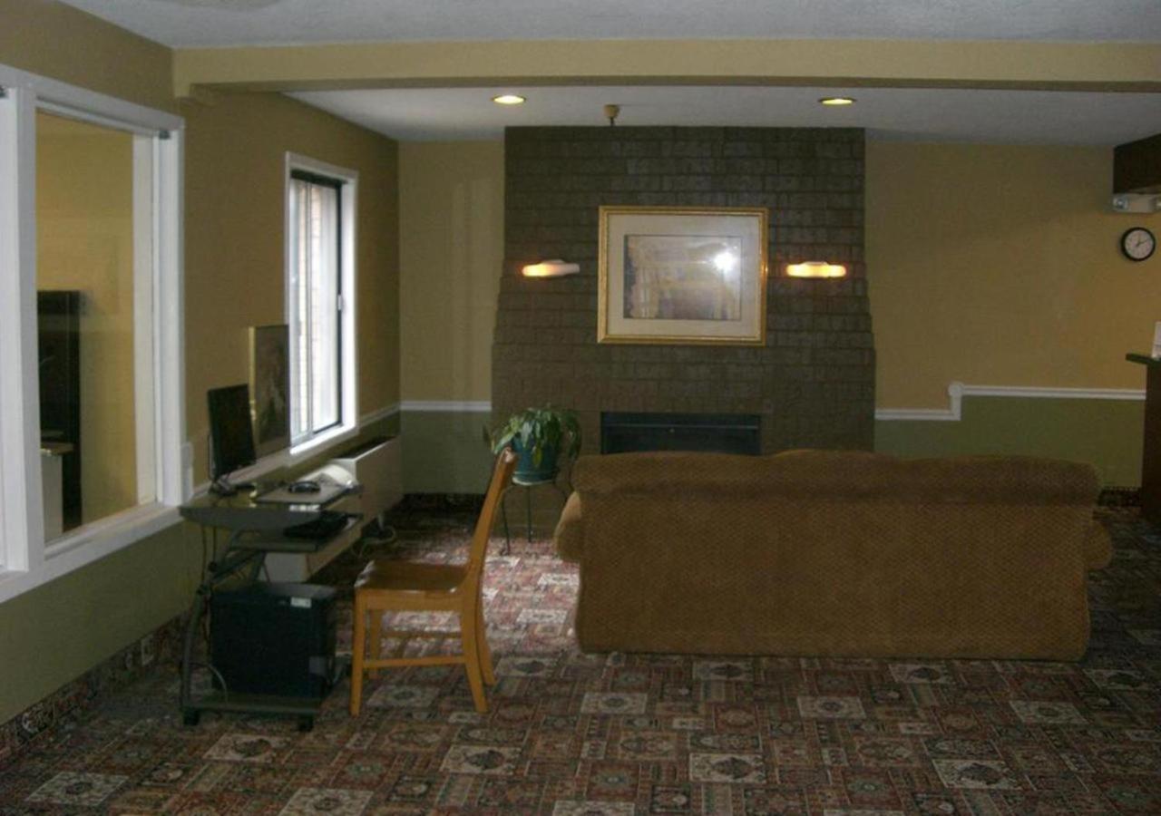 Norwood Inn Minneapolis Roseville Extérieur photo