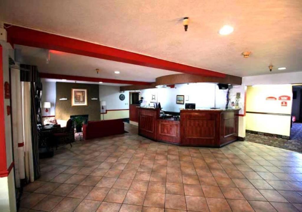 Norwood Inn Minneapolis Roseville Extérieur photo