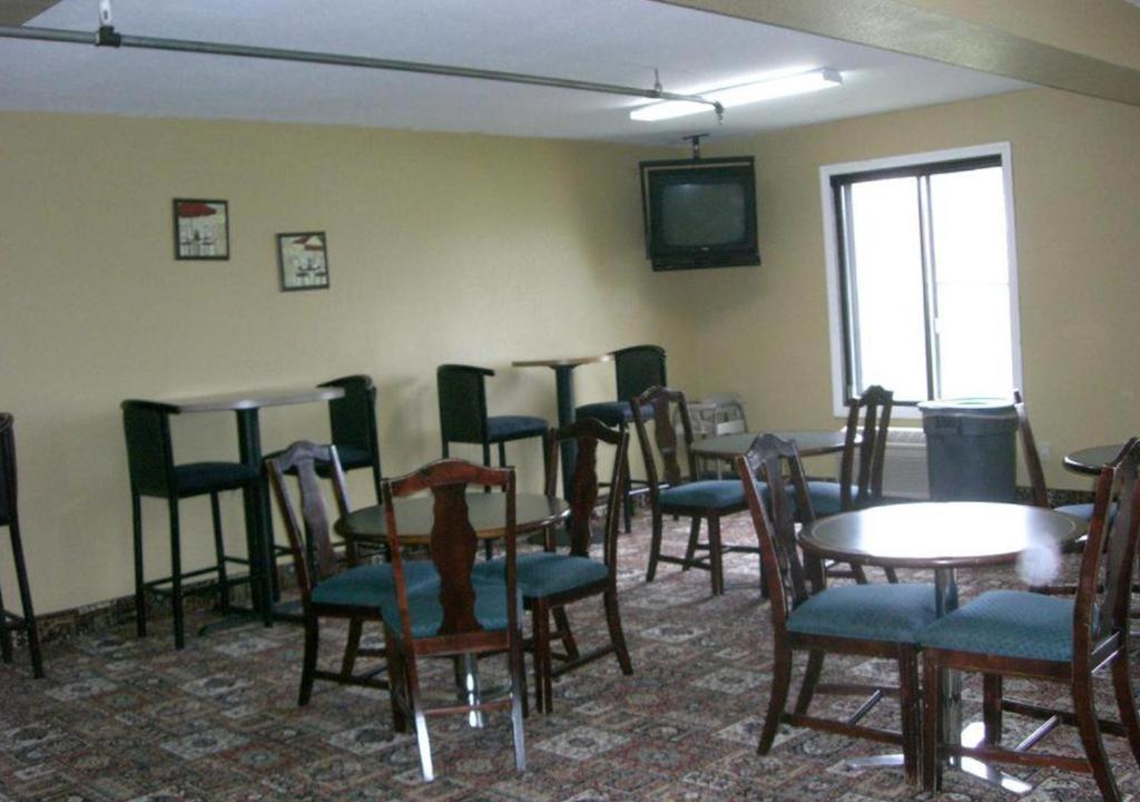 Norwood Inn Minneapolis Roseville Extérieur photo