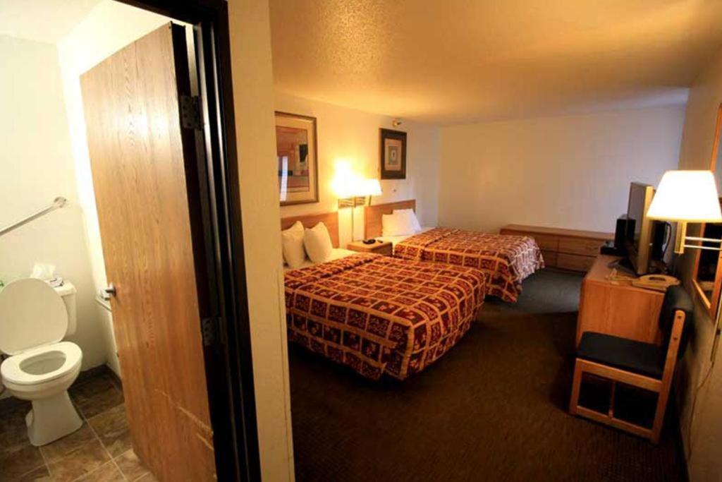 Norwood Inn Minneapolis Roseville Extérieur photo