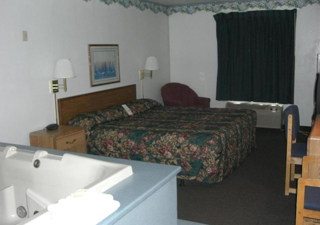 Norwood Inn Minneapolis Roseville Extérieur photo