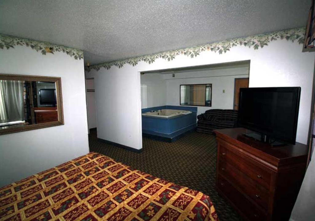 Norwood Inn Minneapolis Roseville Extérieur photo