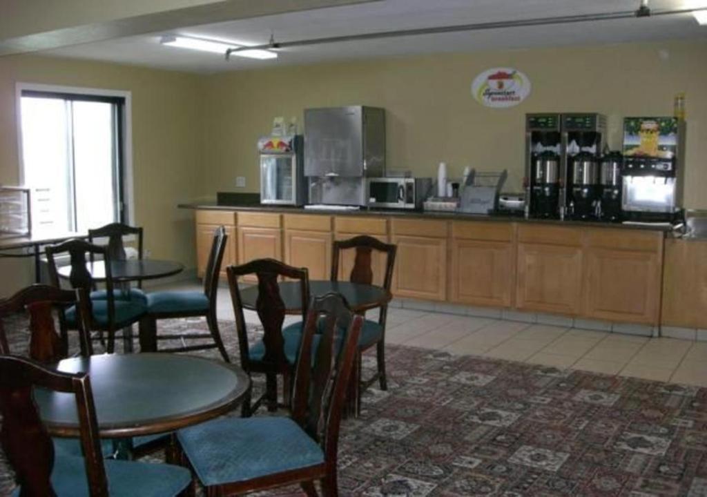 Norwood Inn Minneapolis Roseville Extérieur photo
