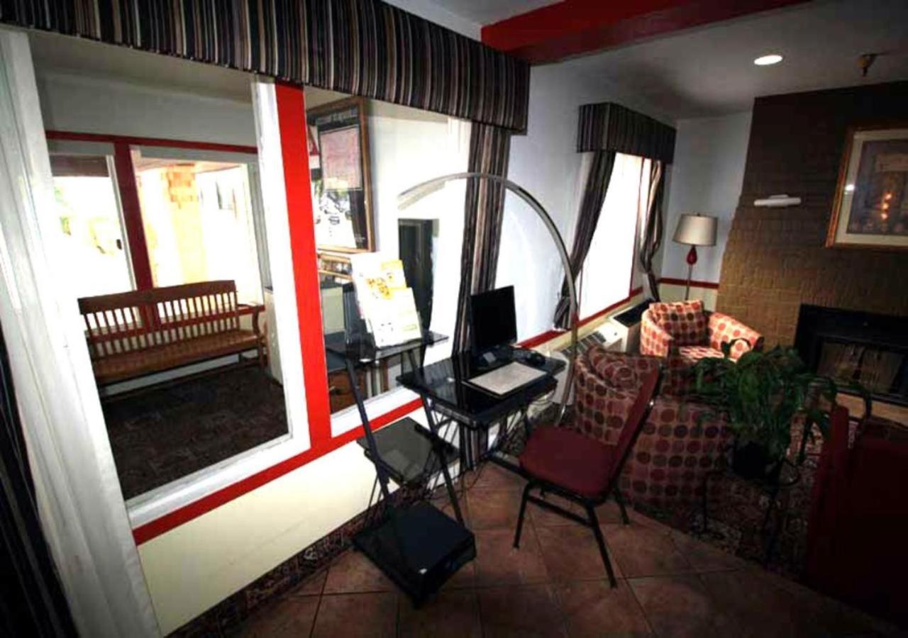 Norwood Inn Minneapolis Roseville Extérieur photo