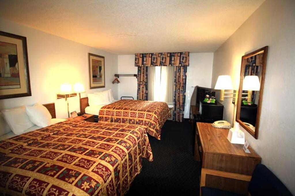 Norwood Inn Minneapolis Roseville Extérieur photo